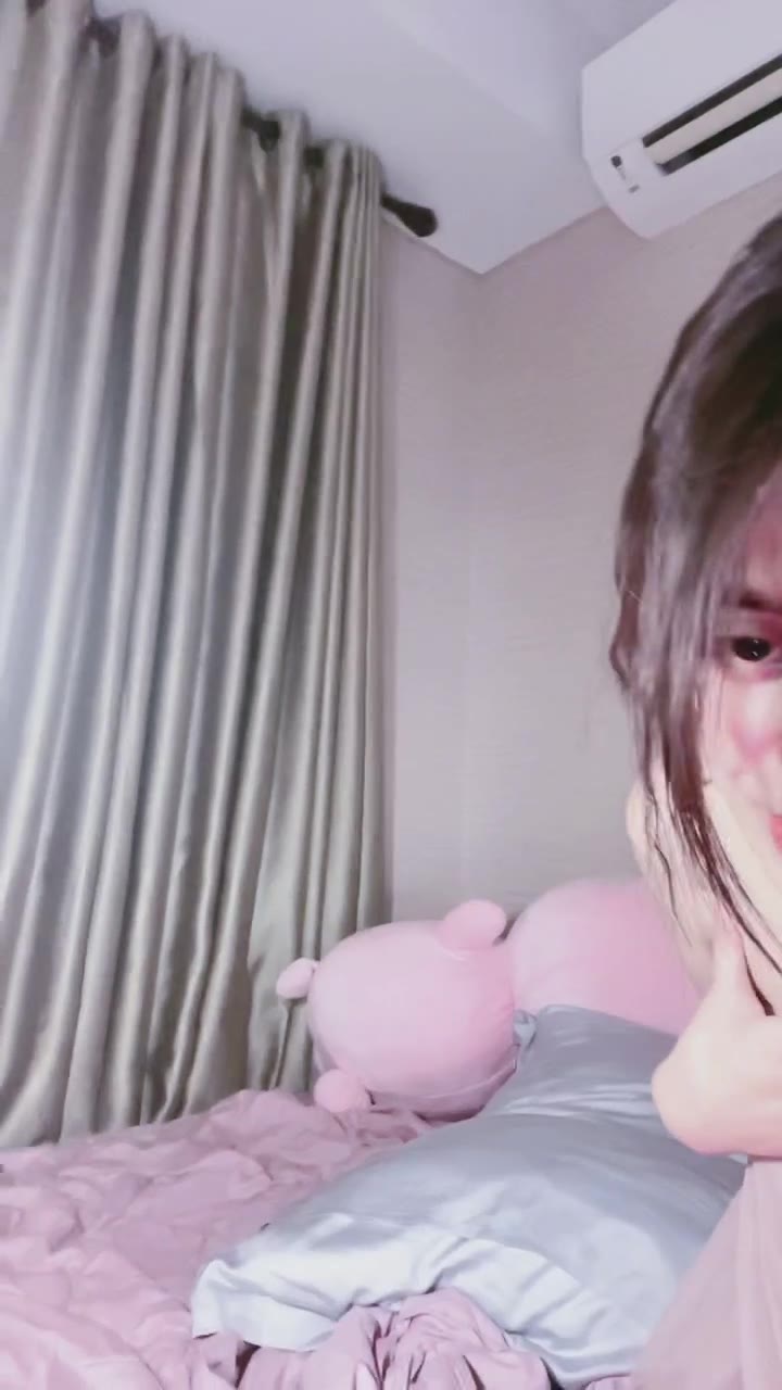 Tanggung Gak Sih Tinggal Buka Aja Hella ID 30012292 Mango